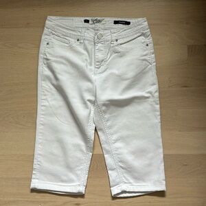 VGS women’s size 8 white jean Capri pants